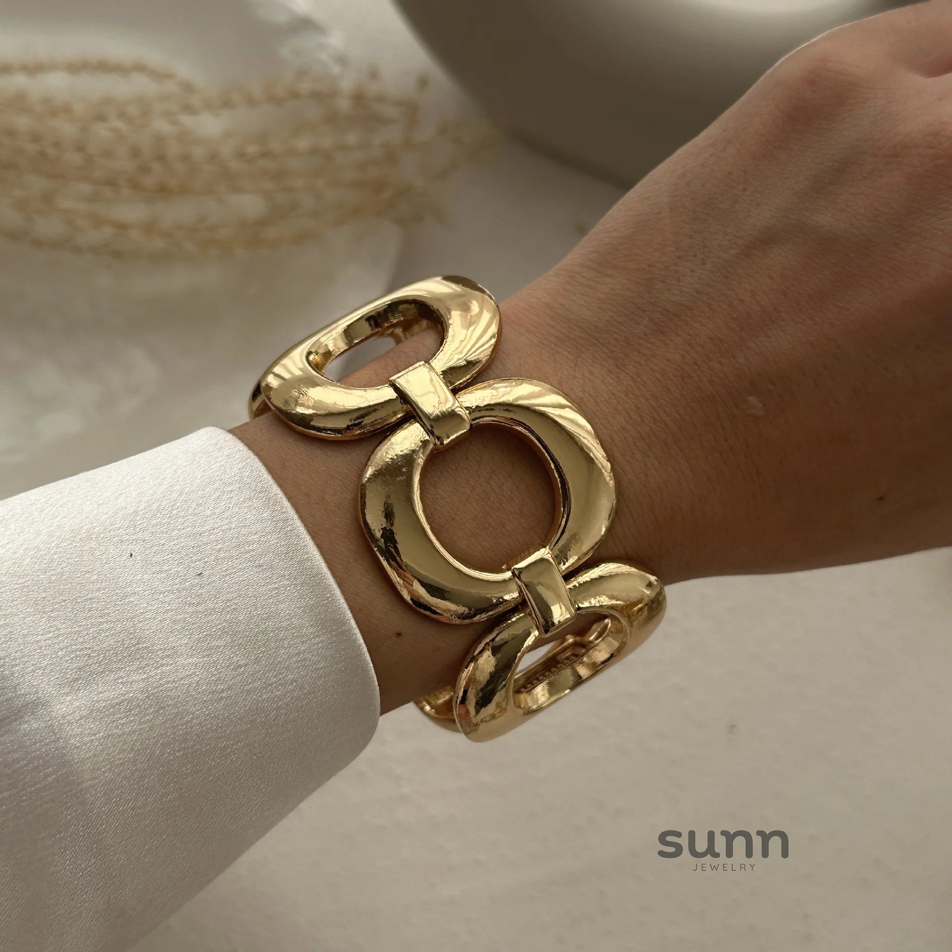 Zamiya Sculptural Metal Bangle