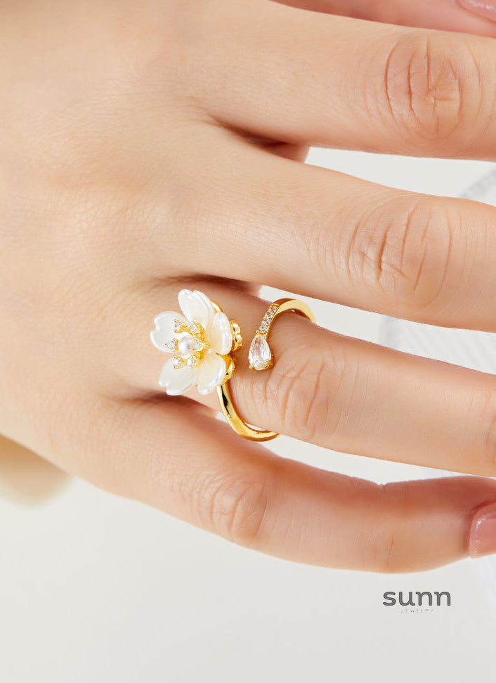Zamiyah Retro Floral Pearl Ring [7X9ZRF5C]