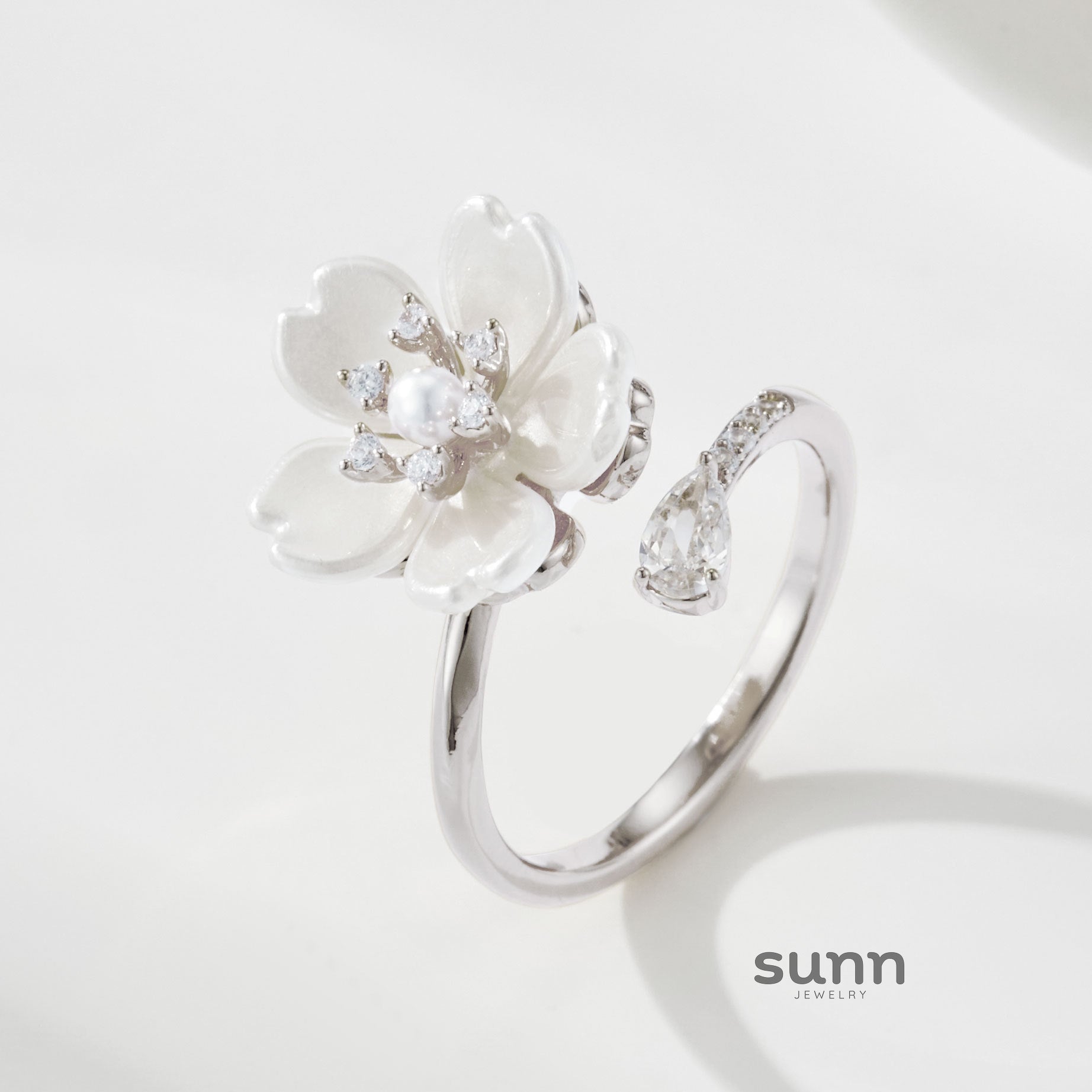 Zamiyah Retro Floral Pearl Ring [99K7KOQX]