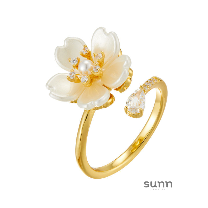 Zamiyah Retro Floral Pearl Ring [7IUM96SX]