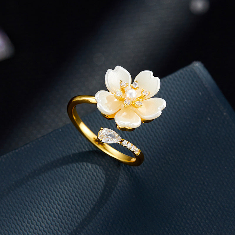 Zamiyah Retro Floral Pearl Ring [OWT97D9H]