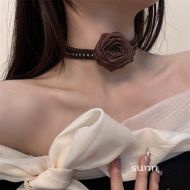 Zamiyah Rose Ribbon Choker Necklace [RJL3K5CB]