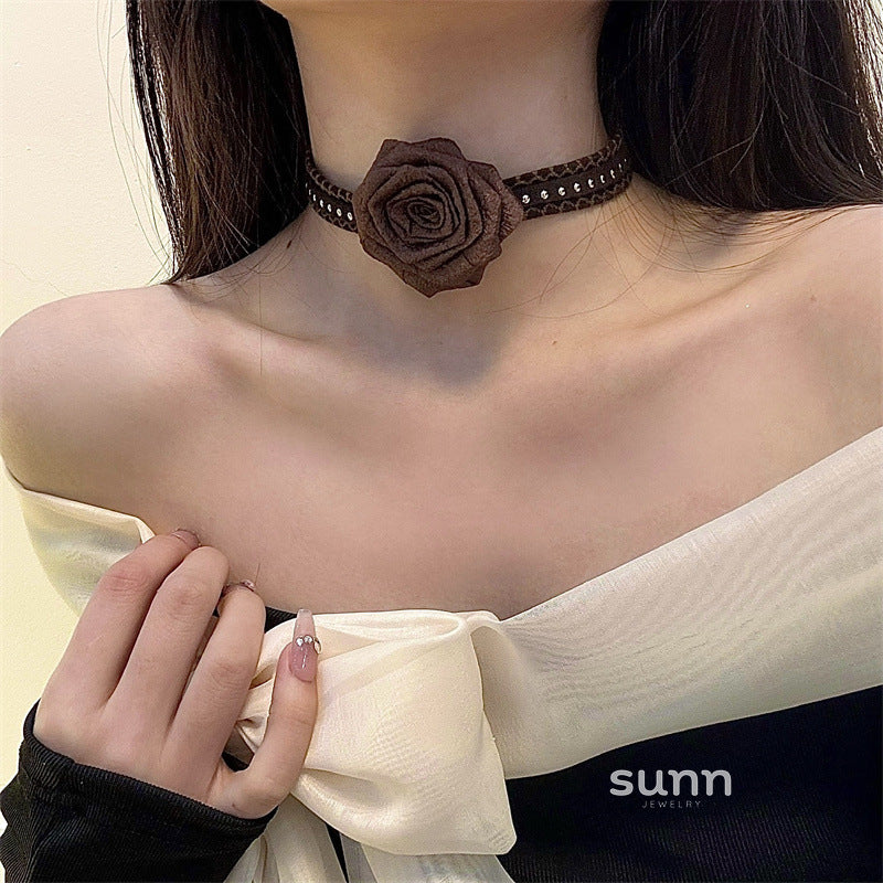 Zamiyah Rose Ribbon Choker Necklace [3OAYQ4GP]