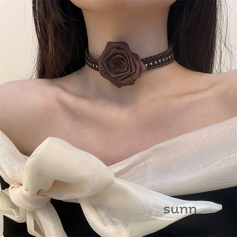 Zamiyah Rose Ribbon Choker Necklace [K2GDB57L]