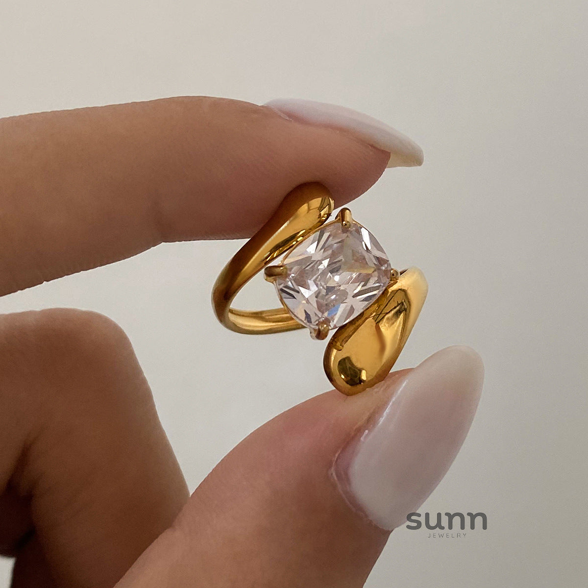 Zamora Zircon Dainty Ring [F1SXSSZA]