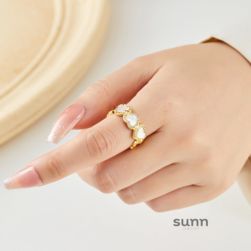 Zanyah Black Shell Heart Ring [D73VU7IN]