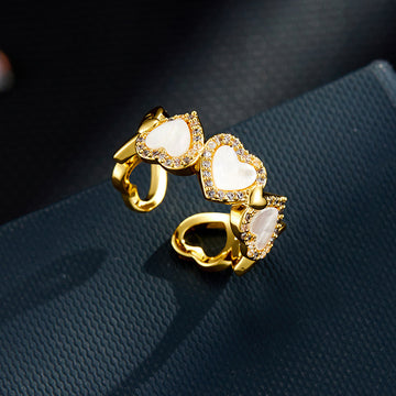 Zanyah Black Shell Heart Ring [D73VU7IN]