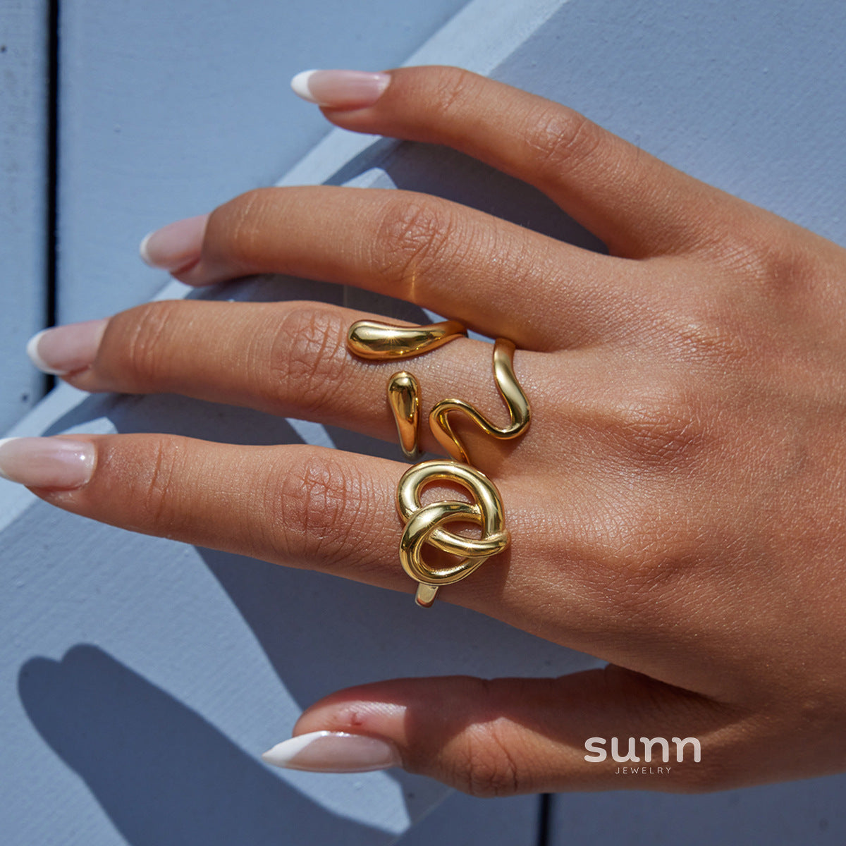 Zanyla Sculpted Heart Ring [MVP77AXO]