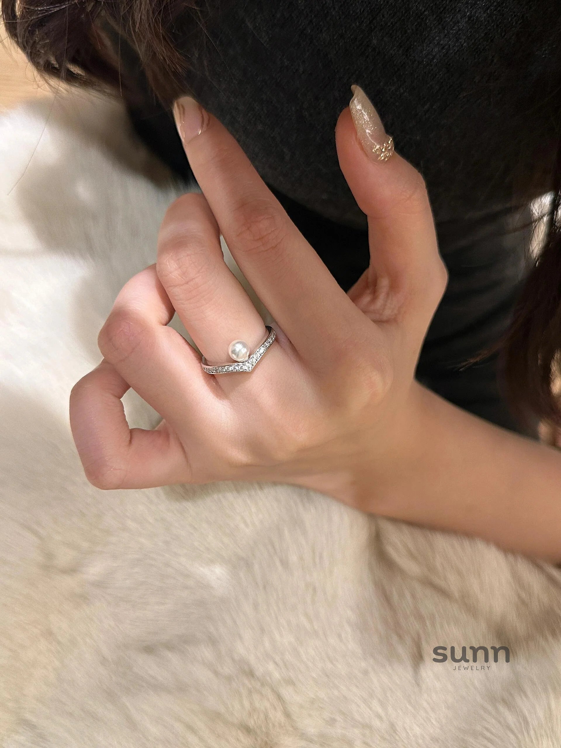 Zanyla Studded V-Shape Pearl Ring