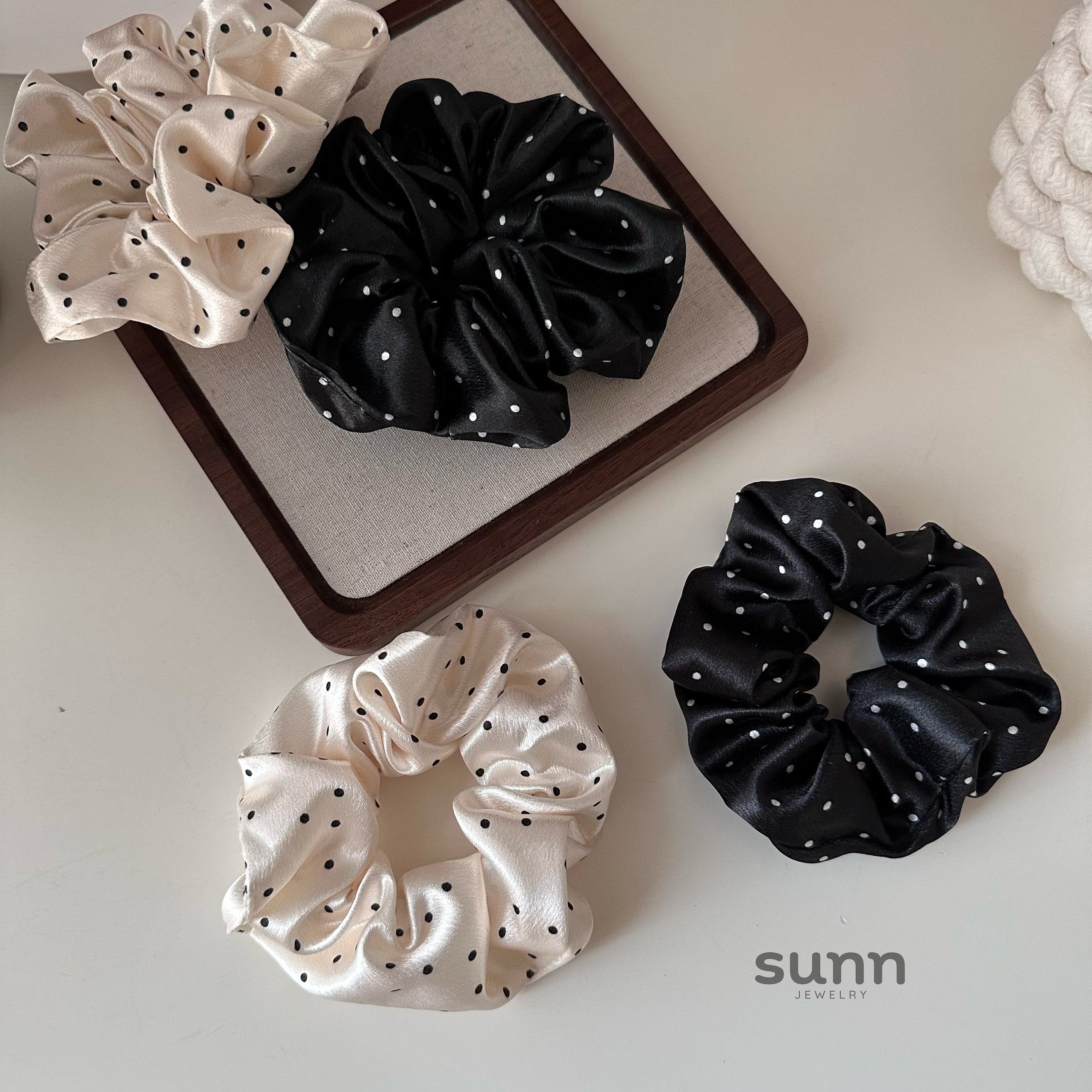 Zaria Polka Dot Satin Scrunchie [TE4NKRYY]