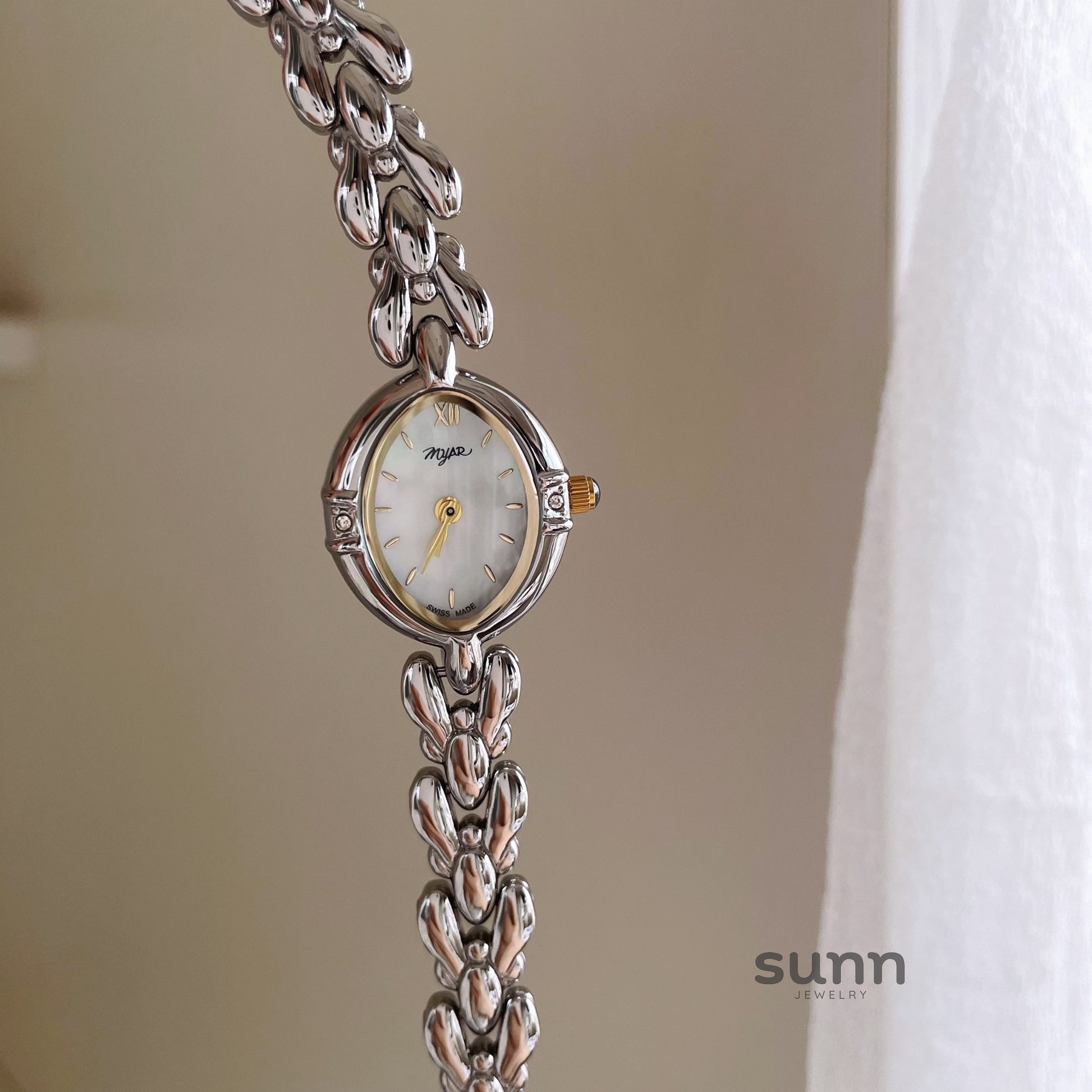 Zariah Dainty Oval Bracelet Watch [V0OABS9T]