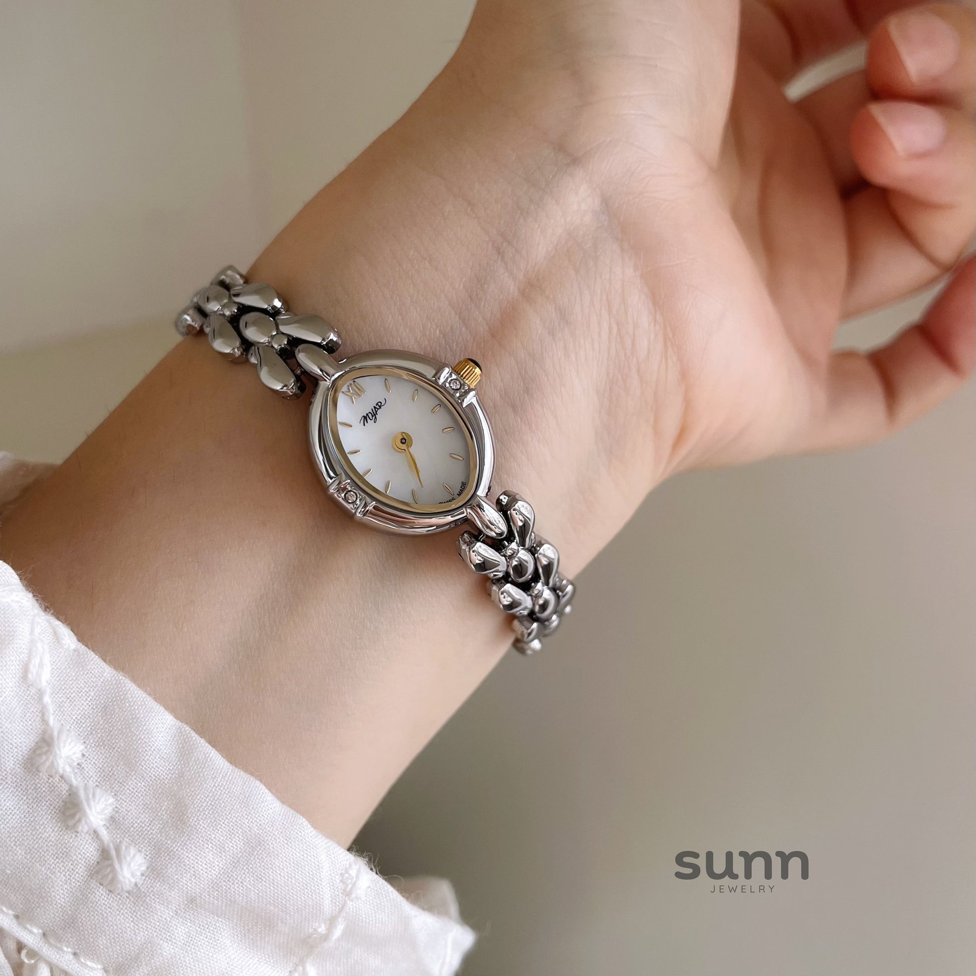 Zariah Dainty Oval Bracelet Watch [844P4P43]
