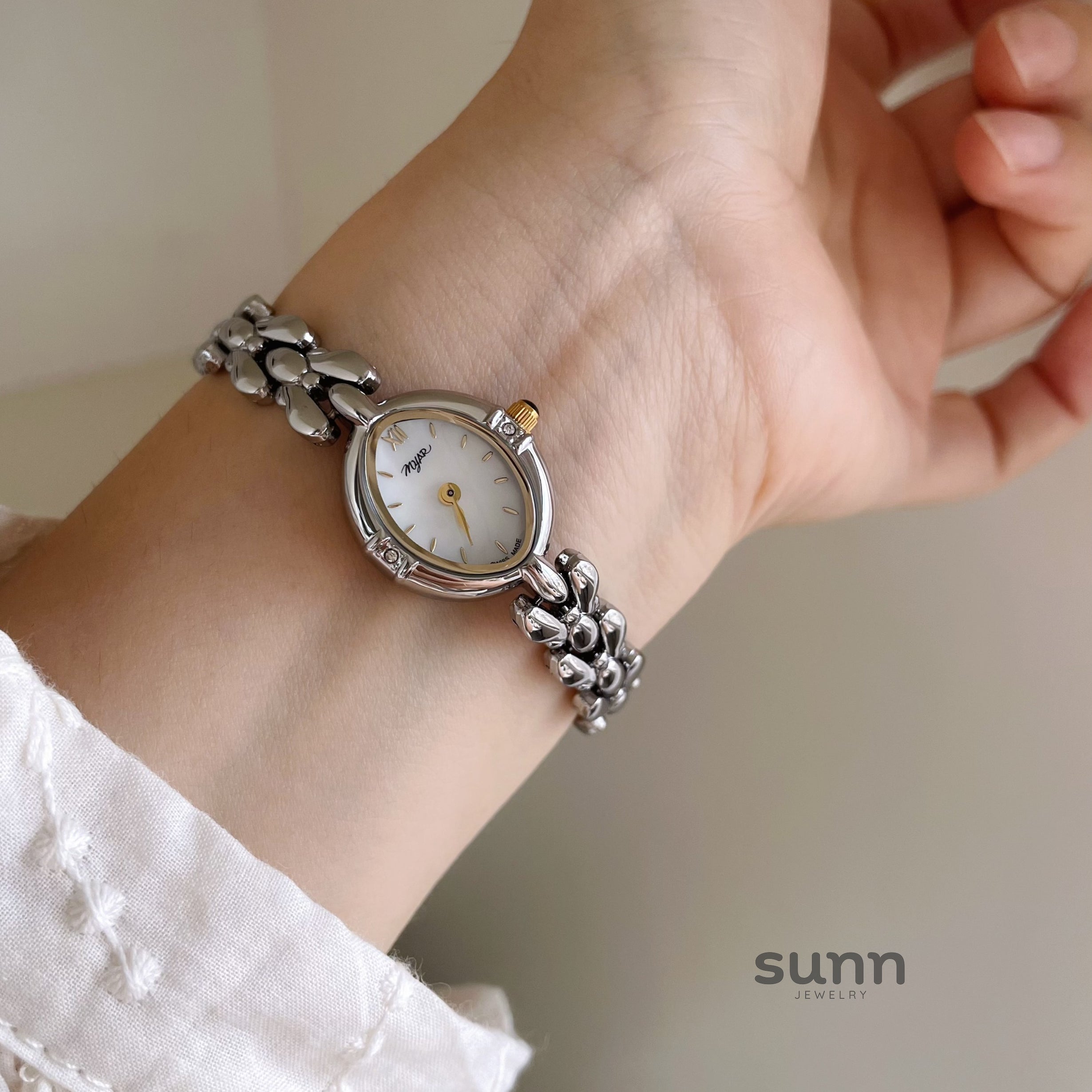 Zariah Dainty Oval Bracelet Watch [RC8XUCP6]