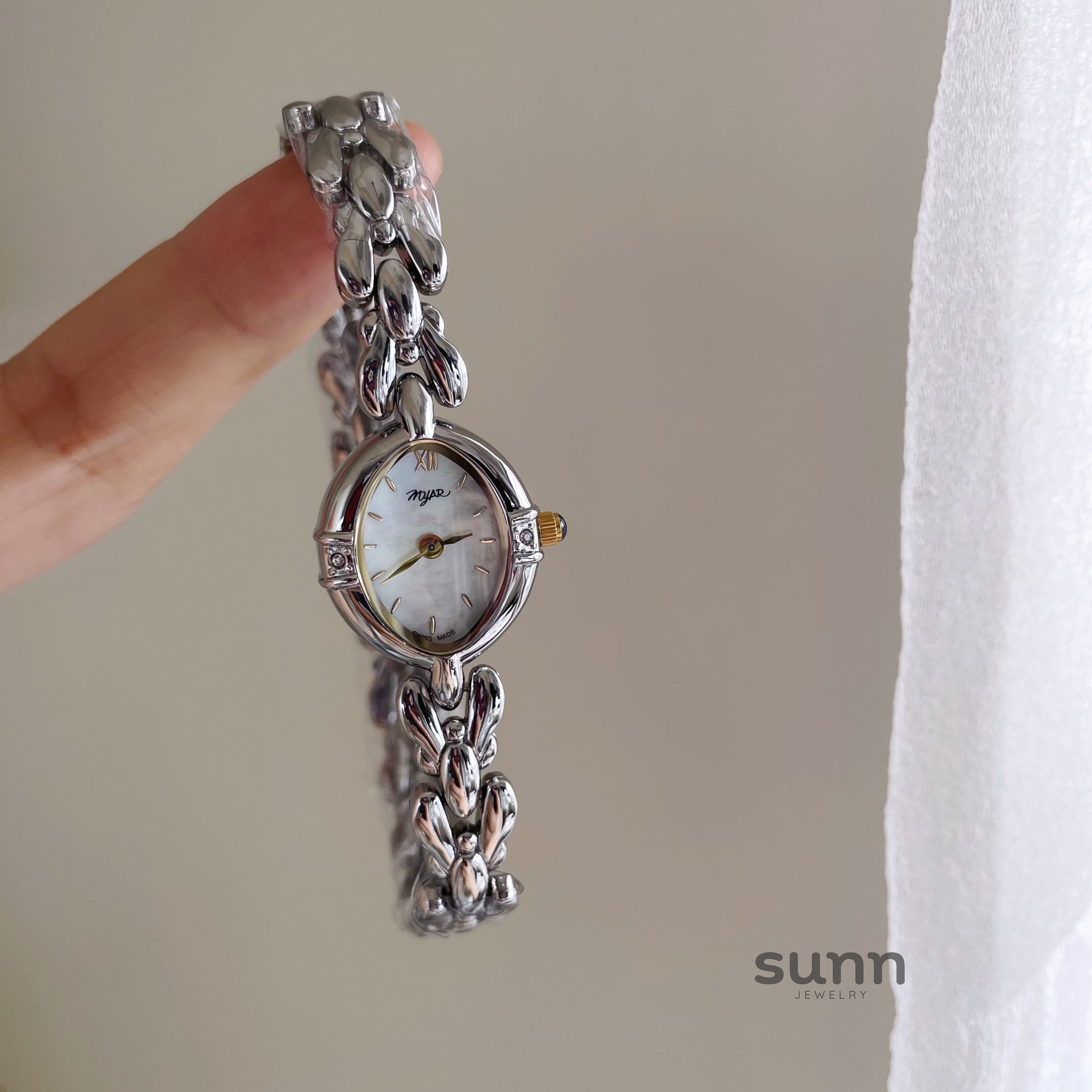 Zariah Dainty Oval Bracelet Watch [ROG30Z43]