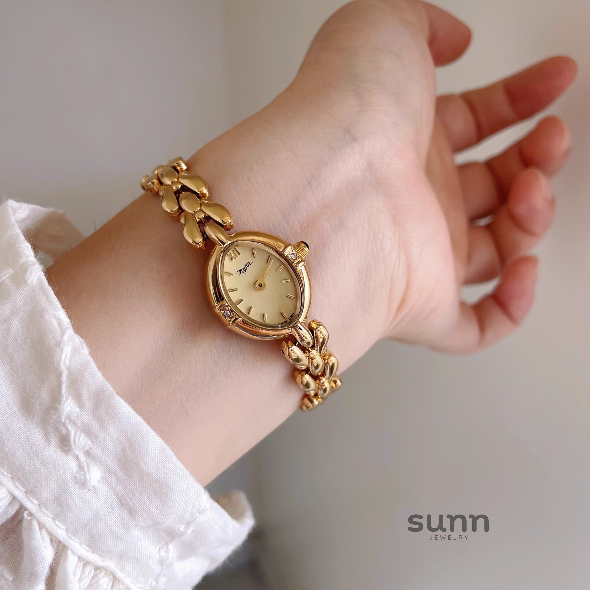 Zariah Dainty Oval Bracelet Watch [EUA3DFTH]