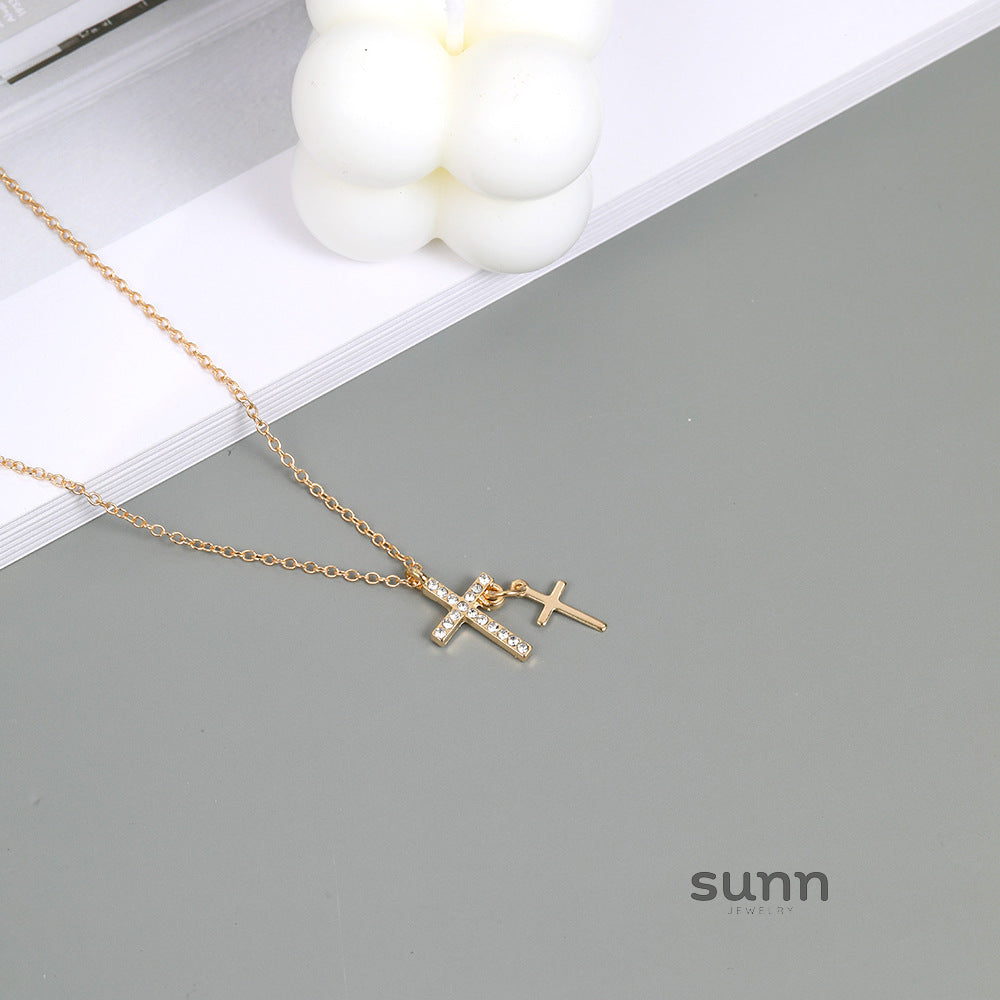 Zarina Chunky Cross Necklace [1F3KW823]