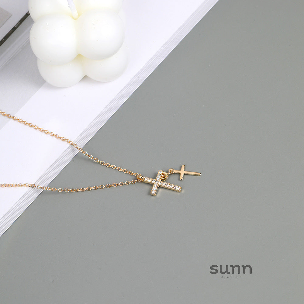 Zarina Chunky Cross Necklace [47Q1EYB9]