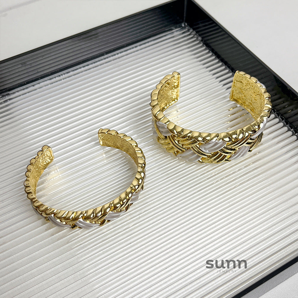 Zariya Gold Cuff Bracelet [BPJRMF4N]