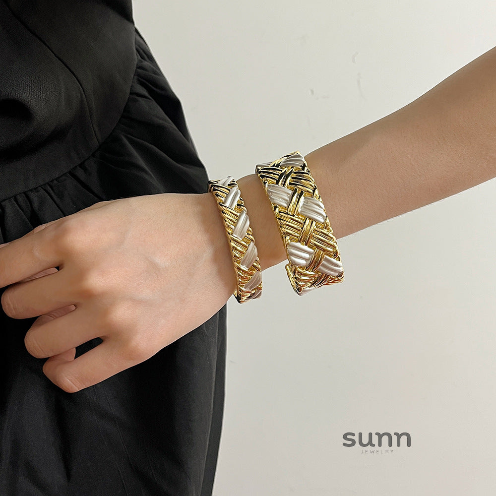Zariya Gold Cuff Bracelet [3OVW4BQ8]
