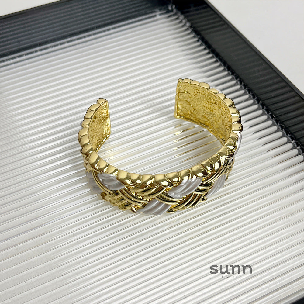 Zariya Gold Cuff Bracelet [DC91TBFW]