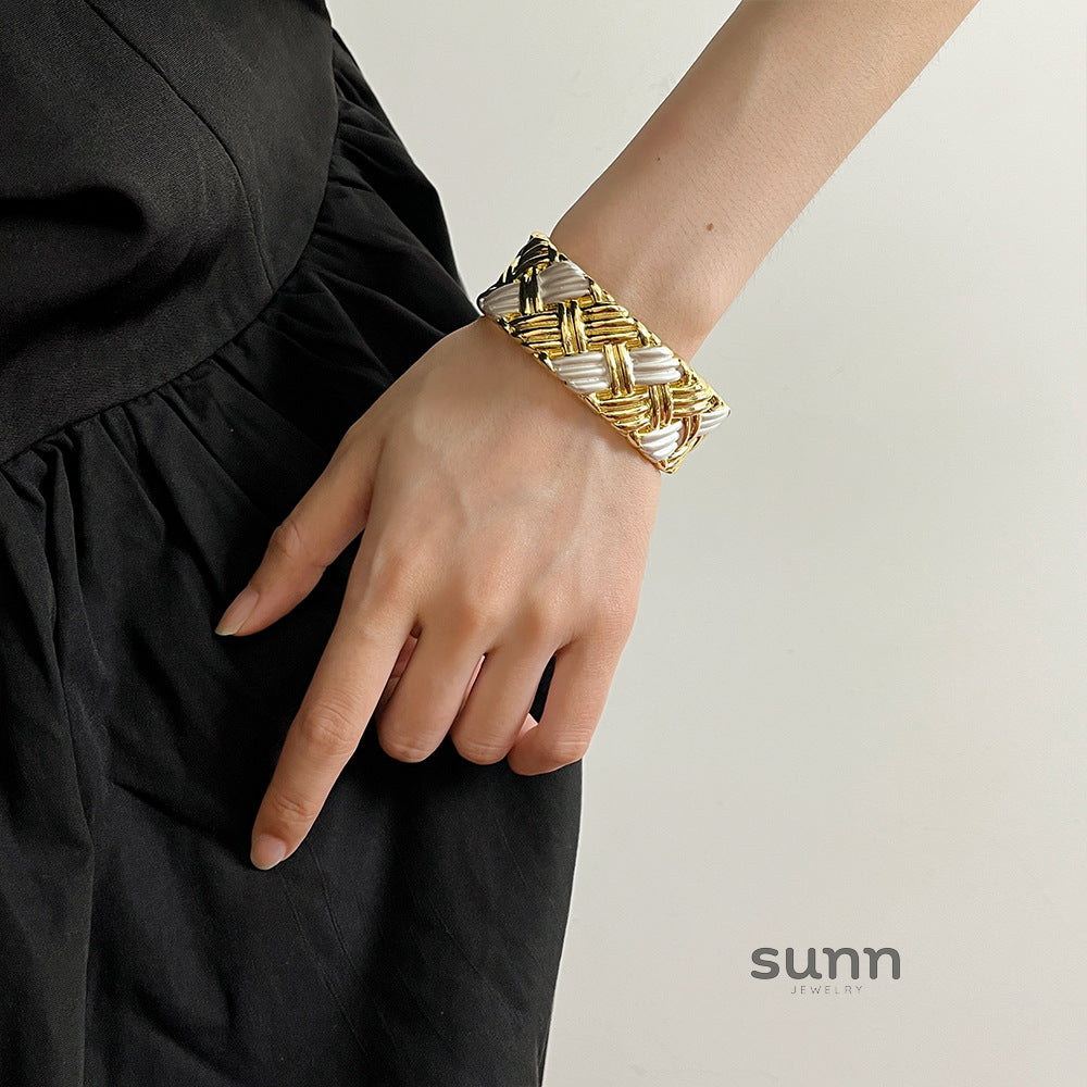 Zariya Gold Cuff Bracelet [XYRIFTQW]