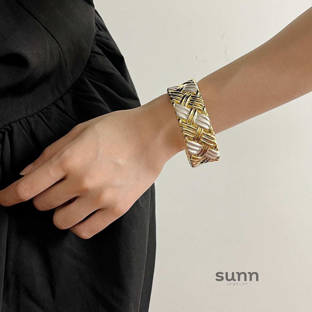 Zariya Gold Cuff Bracelet [IWKFZGYG]