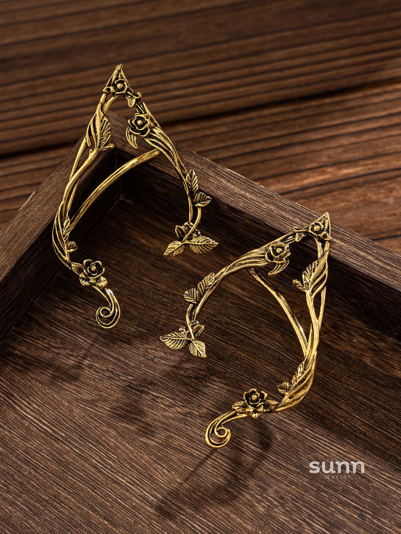 Zariyah Retro Contour Ear Clip [JVAN2KWN]