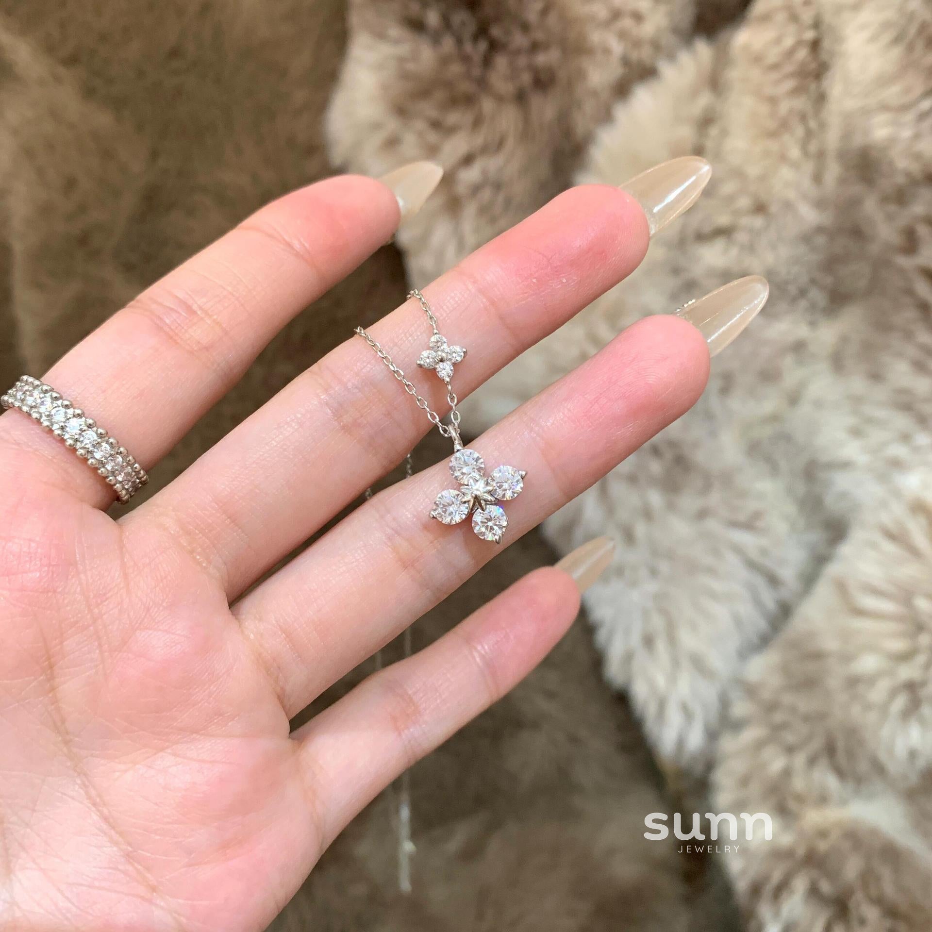Zarriah Floral Zircon Necklace [E00T419Y]