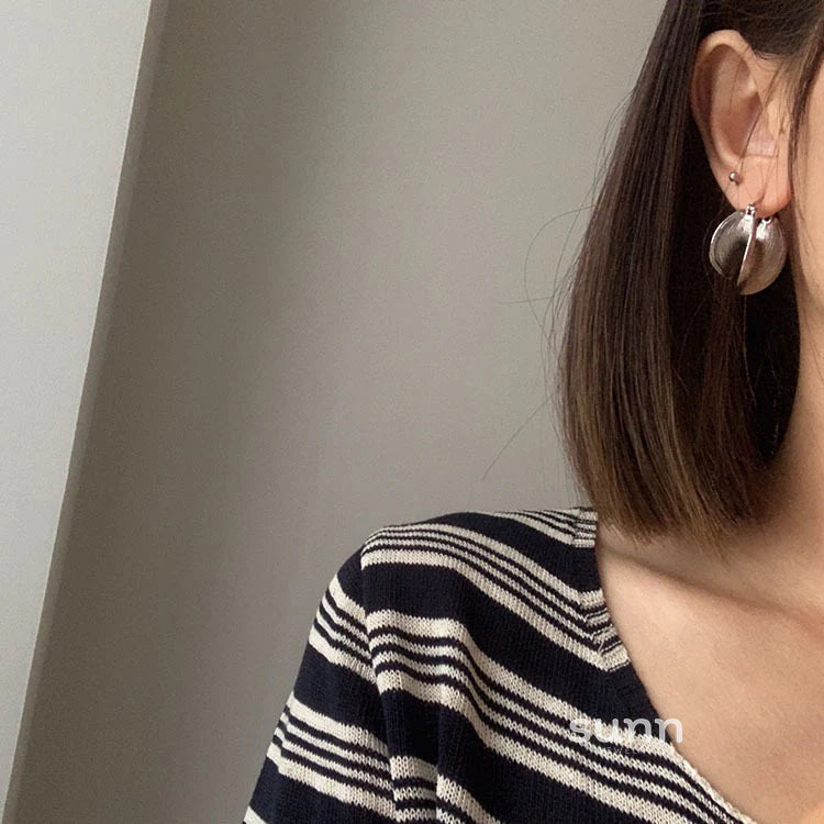 Zaryah Retro Statement Hoops