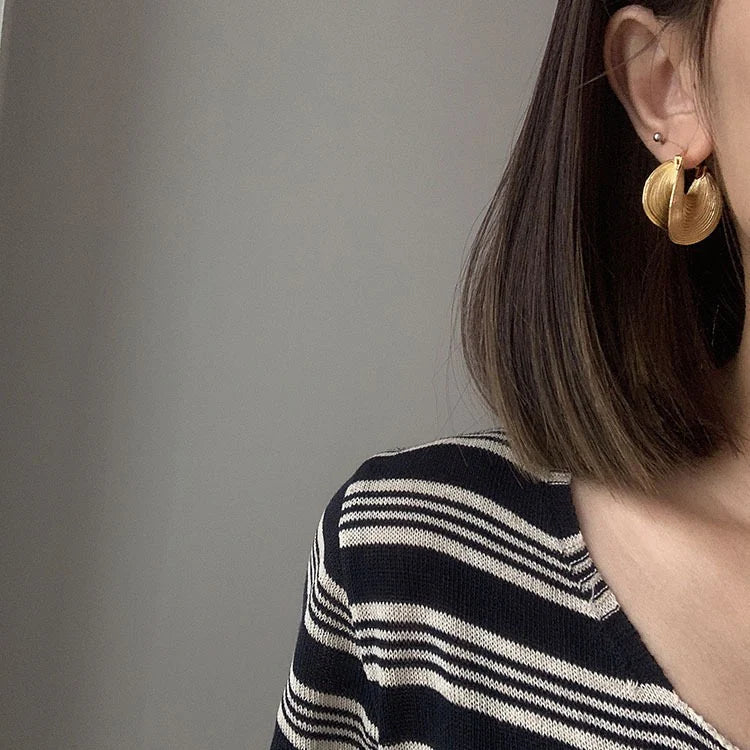 Zaryah Retro Statement Hoops