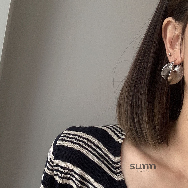 Zaryah Retro Statement Hoops