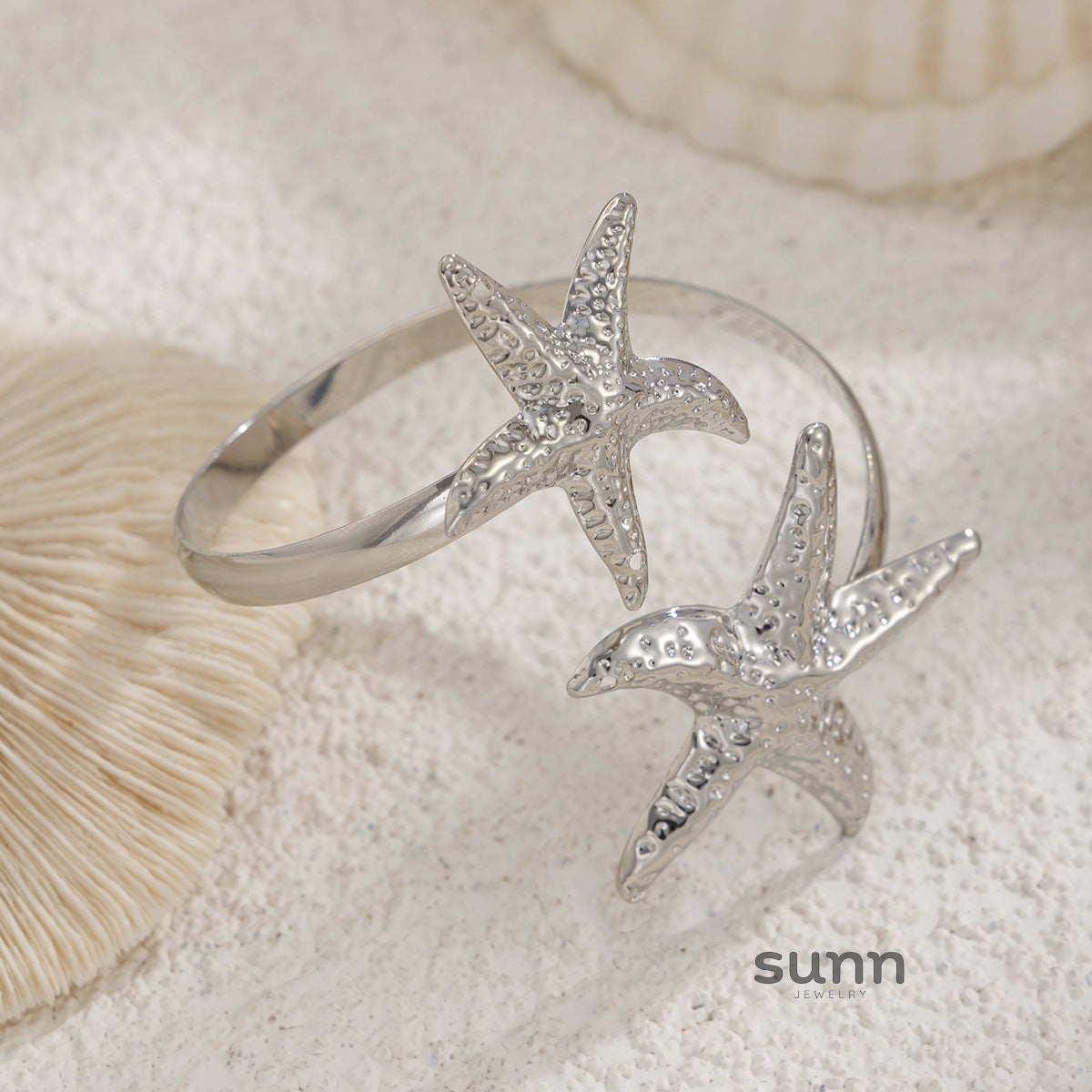 Zaryah Sculpted Cuff Bracelet [QEJ0VPRX]