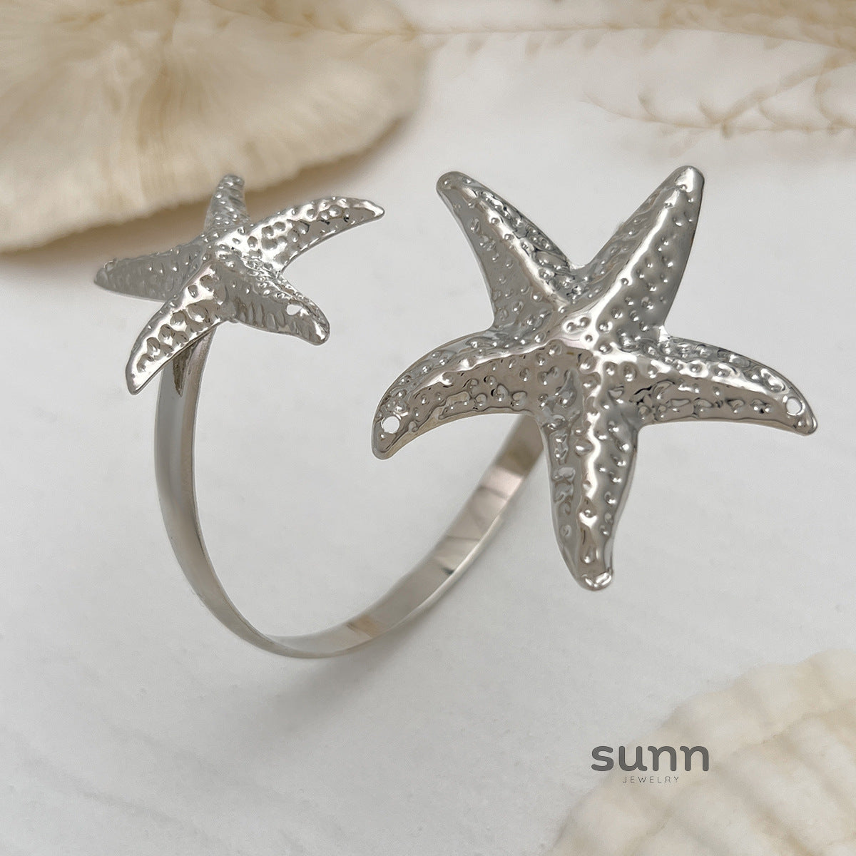 Zaryah Sculpted Cuff Bracelet [8GB9GL0K]