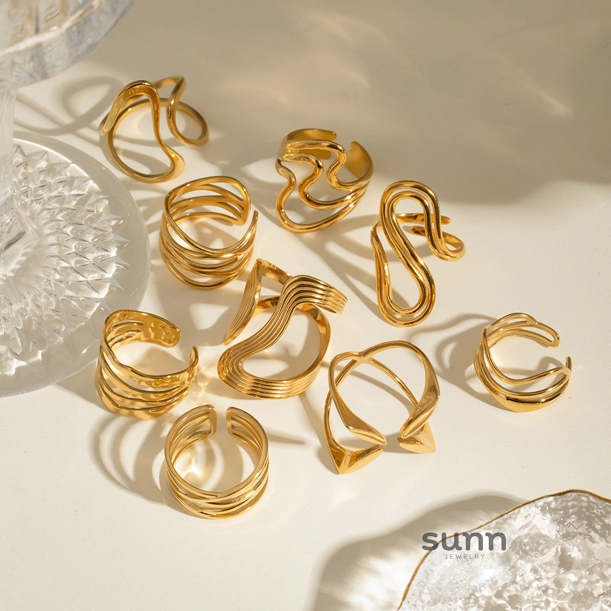 Zayna Sculptural Band Ring [WGDDYU5M]
