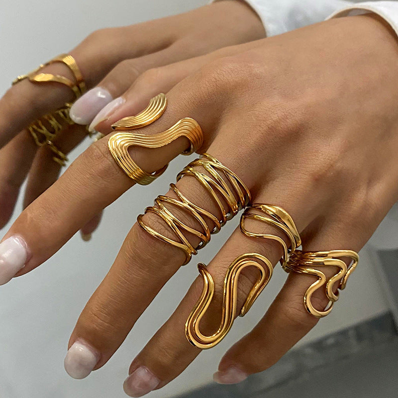 Zayna Sculptural Band Ring [W62J063D]