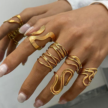 Zayna Sculptural Band Ring [W62J063D]