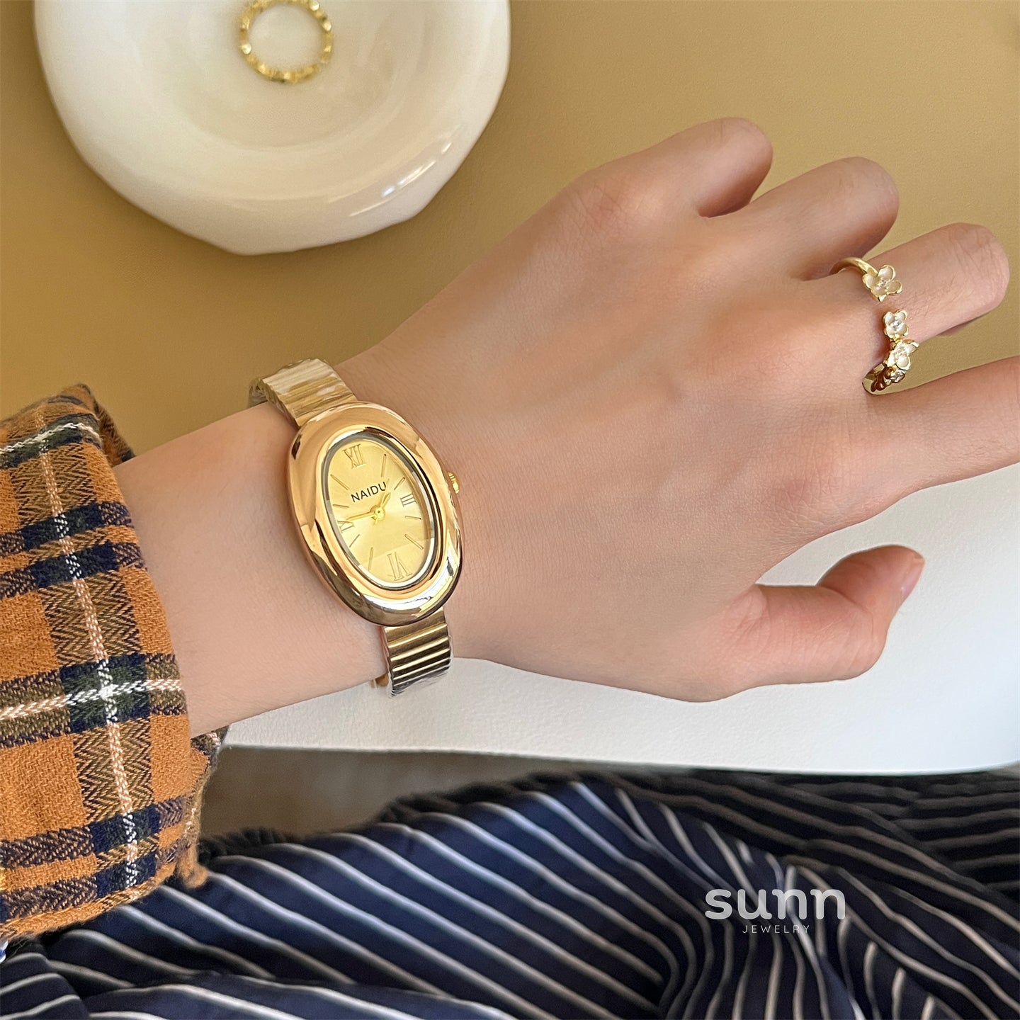 Zehra Elegant Bathtub Watch [2UK721F1]