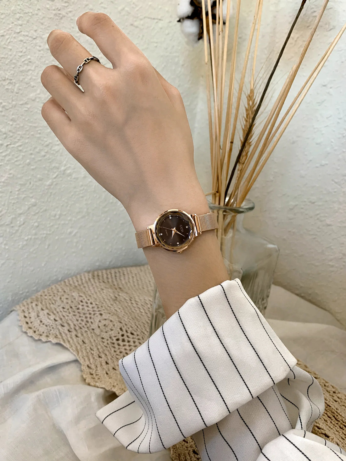 Zelena Elegant Compact Watch