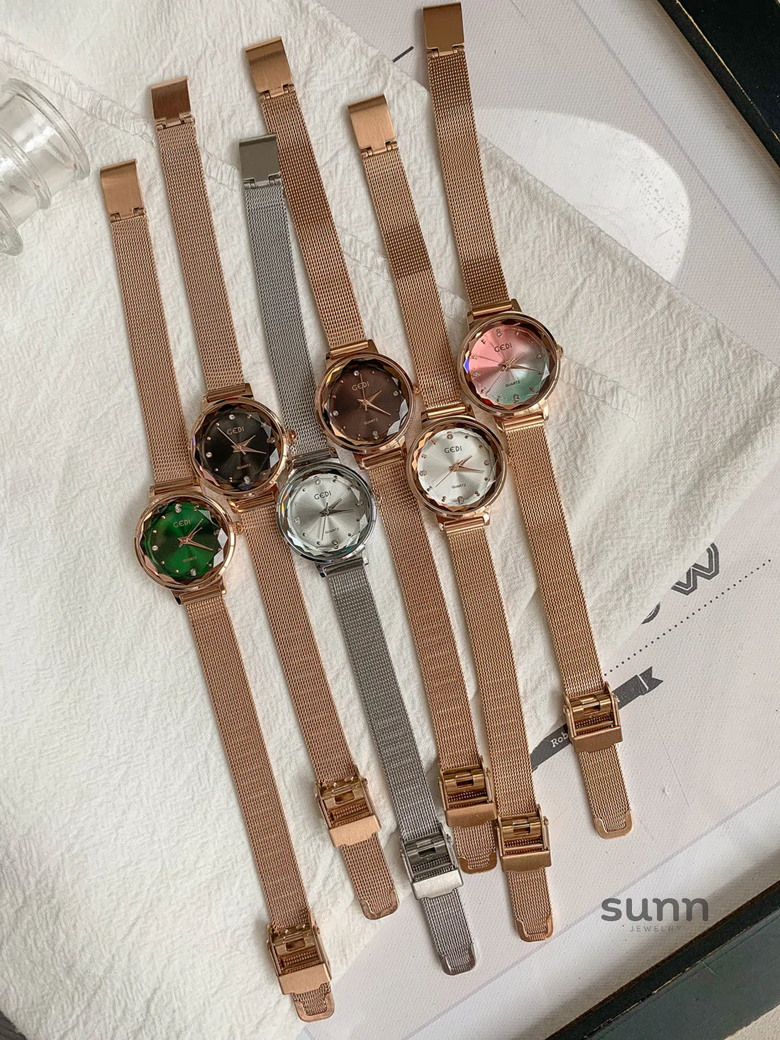 Zelena Elegant Compact Watch