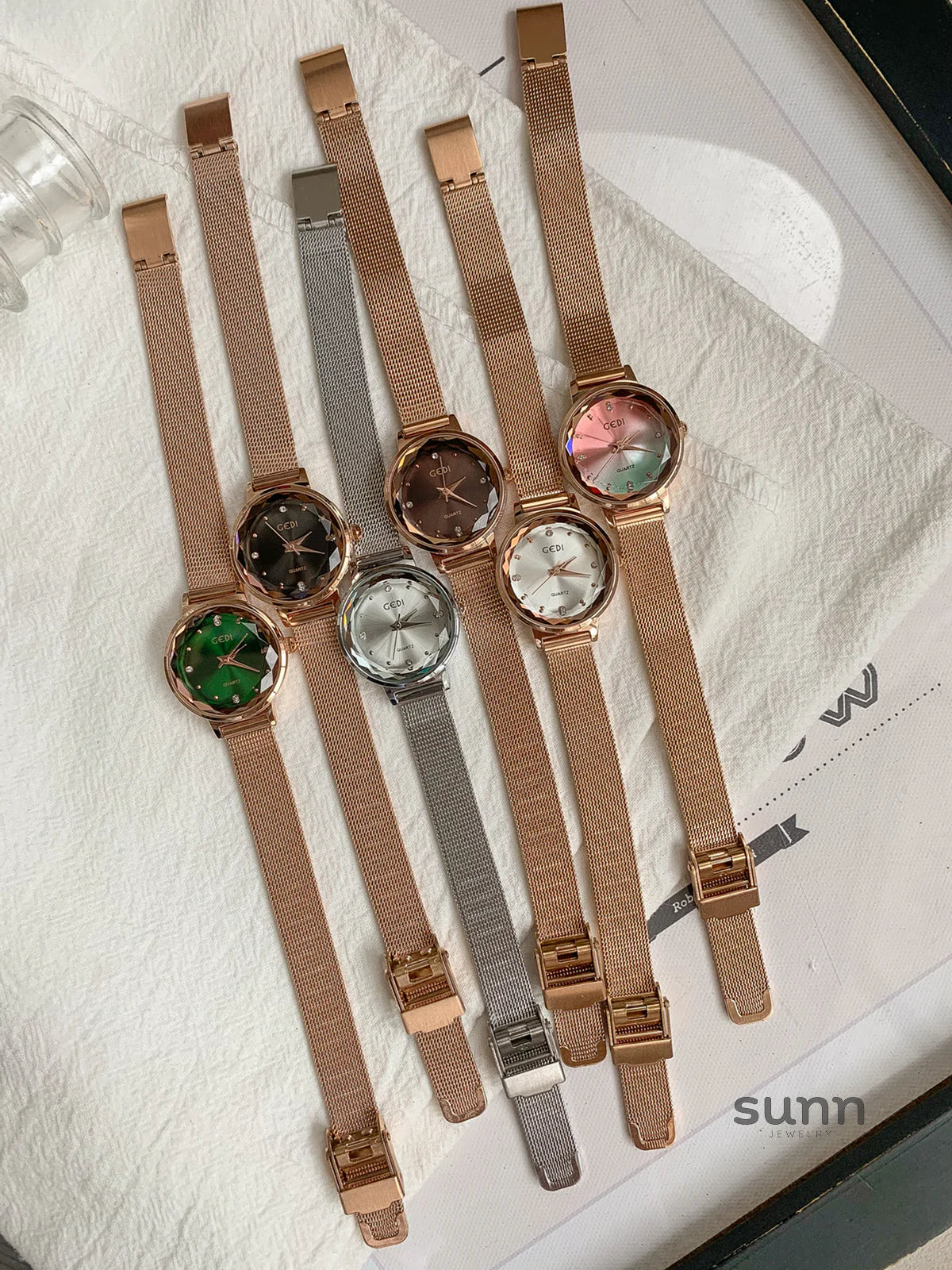 Zelena Elegant Compact Watch