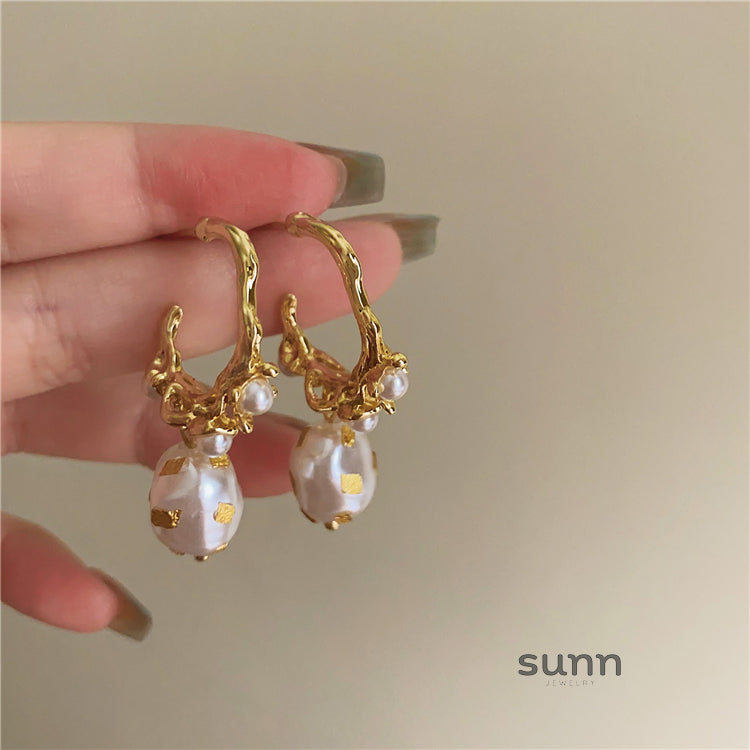 Zen French Pearl C-Hoop Earrings [QWB0Z3NX]