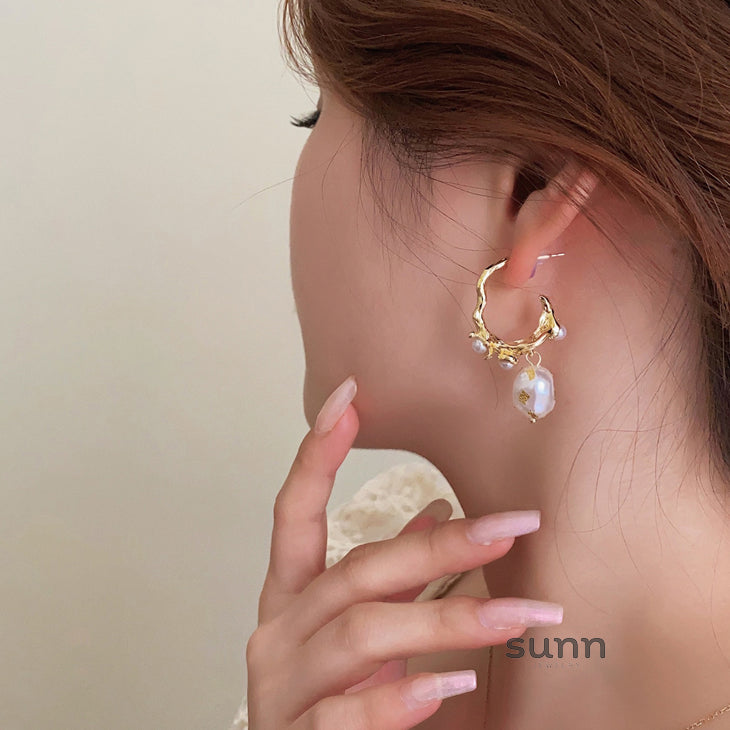 Zen French Pearl C-Hoop Earrings [ZI6I7YZR]