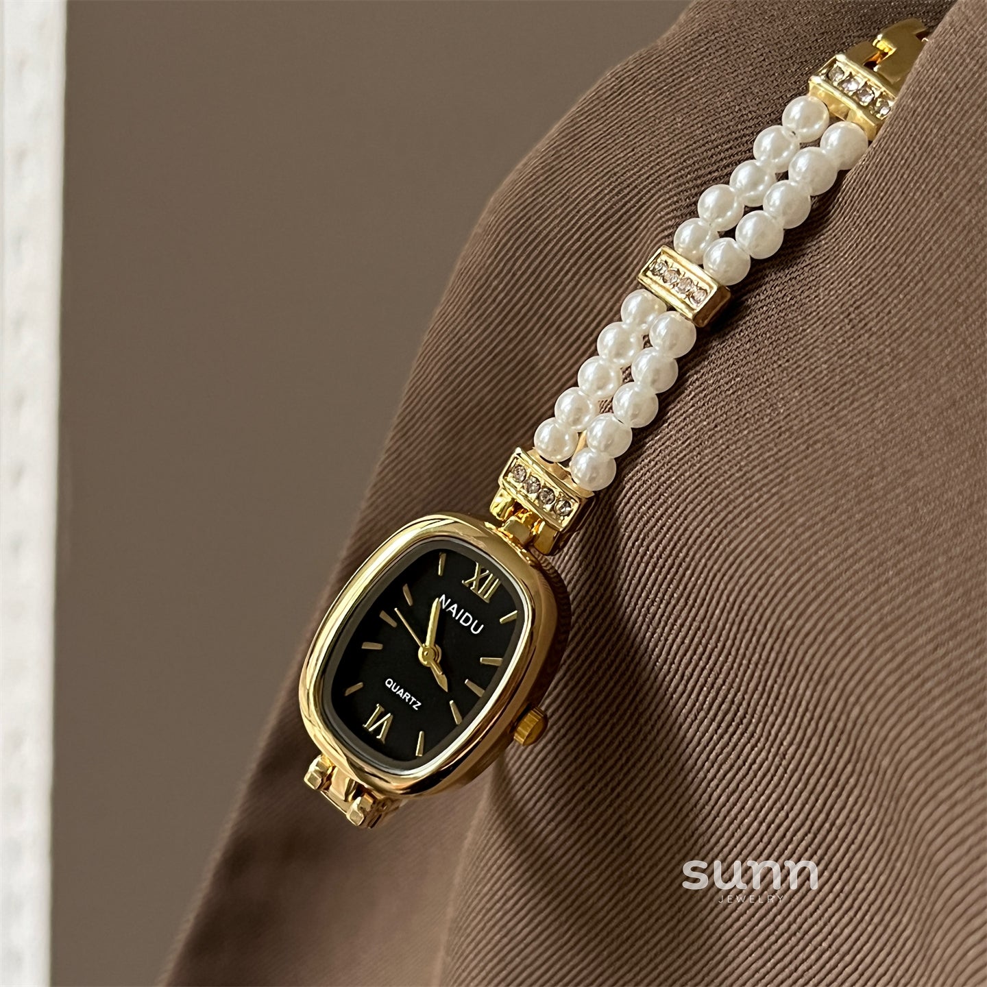 Zendaya Pearl Bracelet Watch [L19W1JSE]