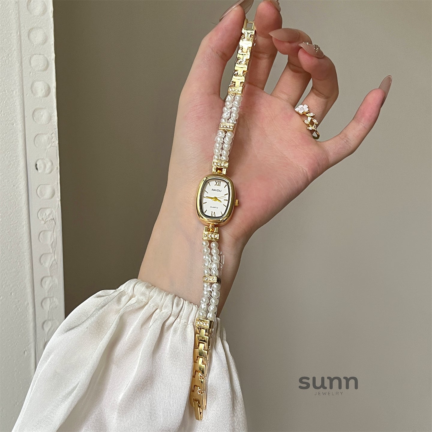 Zendaya Pearl Bracelet Watch [FL1XPPSP]