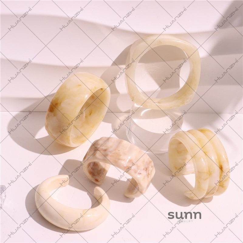 Zephyr Sculpted Stacking Bracelet [RI0KTI54]