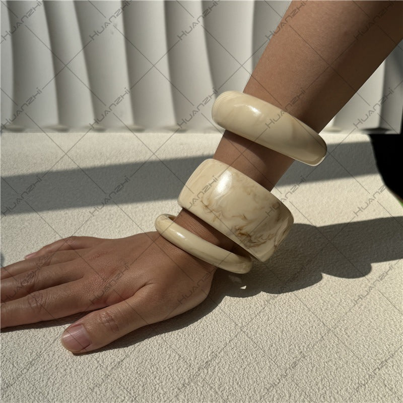 Zephyr Sculpted Stacking Bracelet [RI0KTI54]