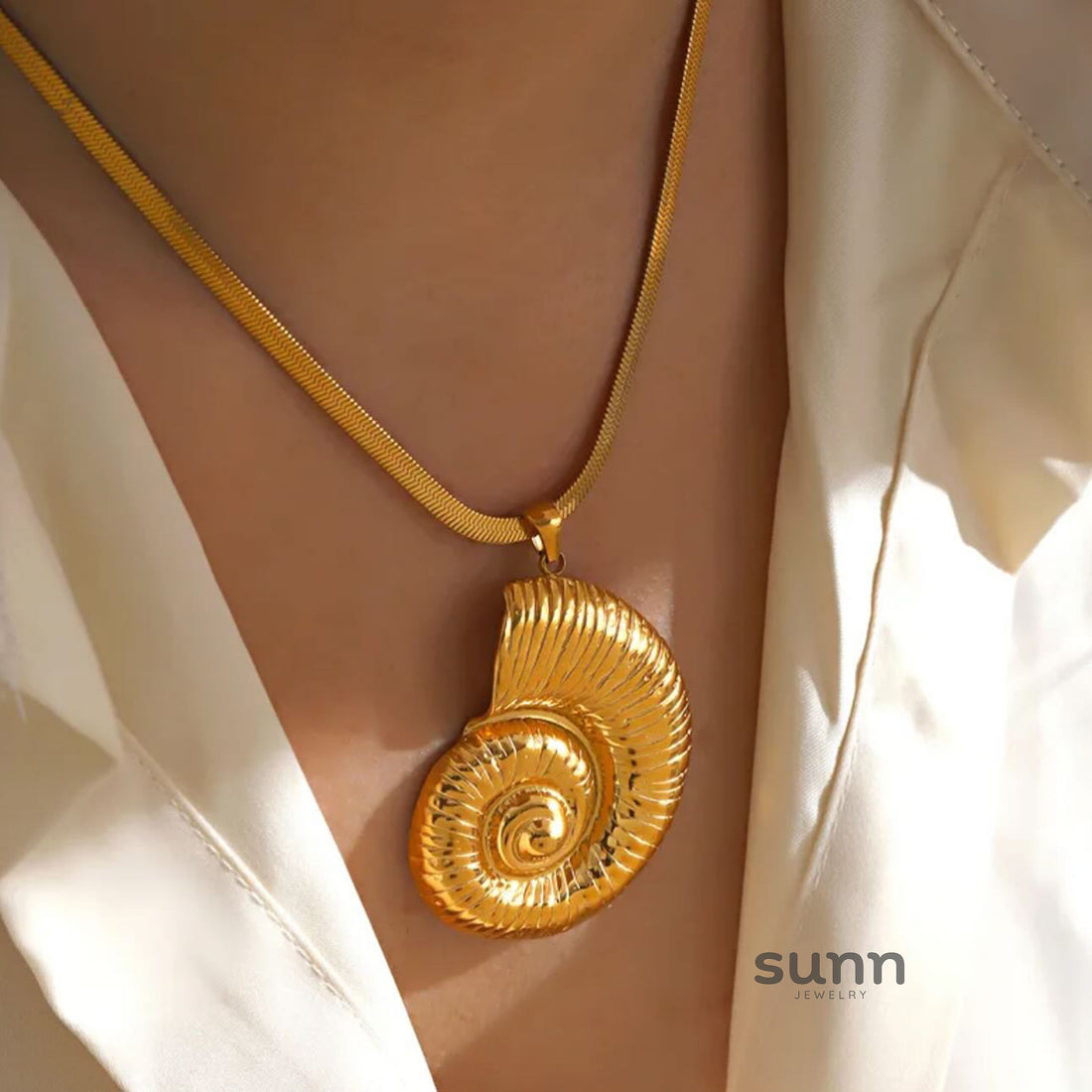 Ziana Coastal Conch Necklace [MKNM3WGB]