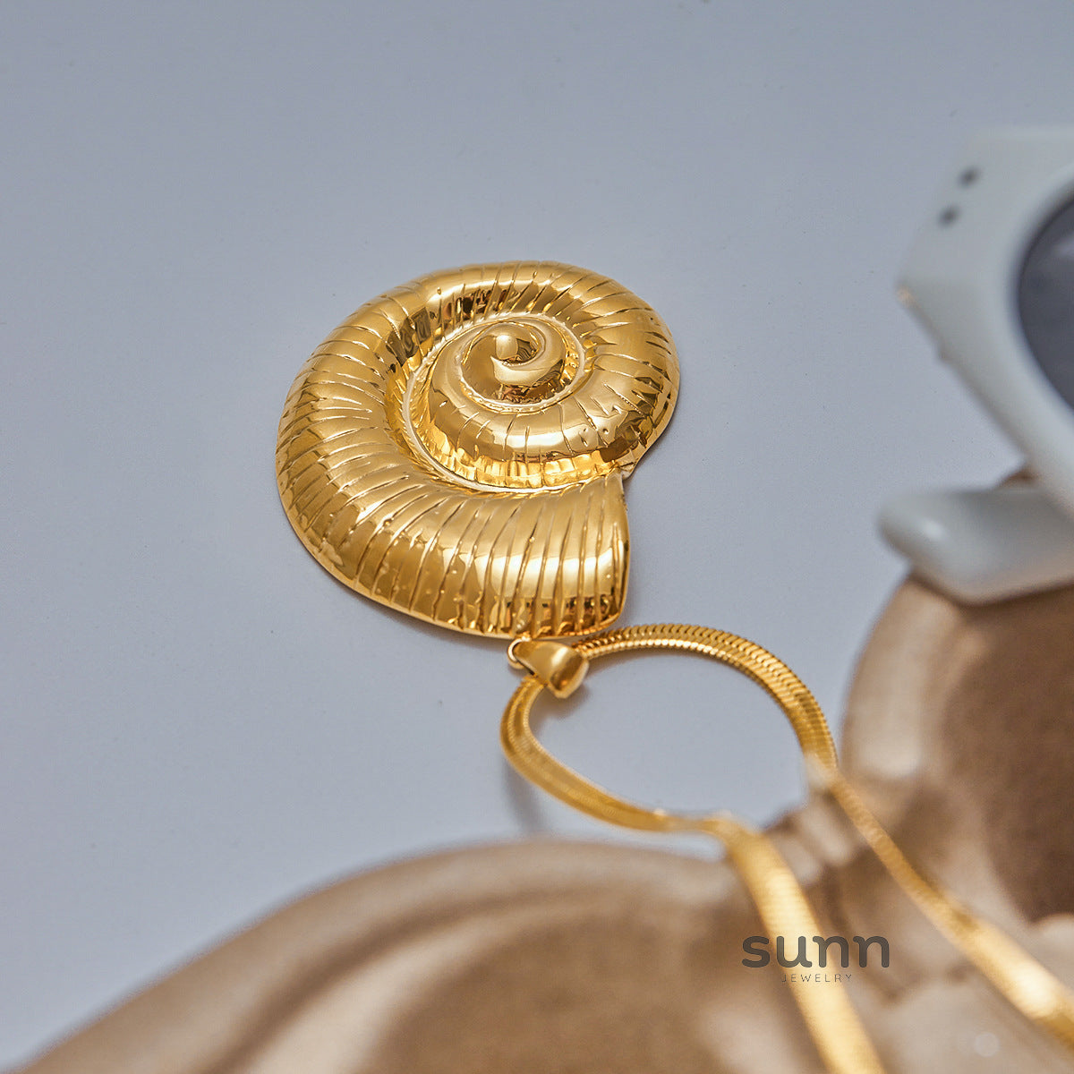 Ziana Coastal Conch Necklace [NYDHMF63]