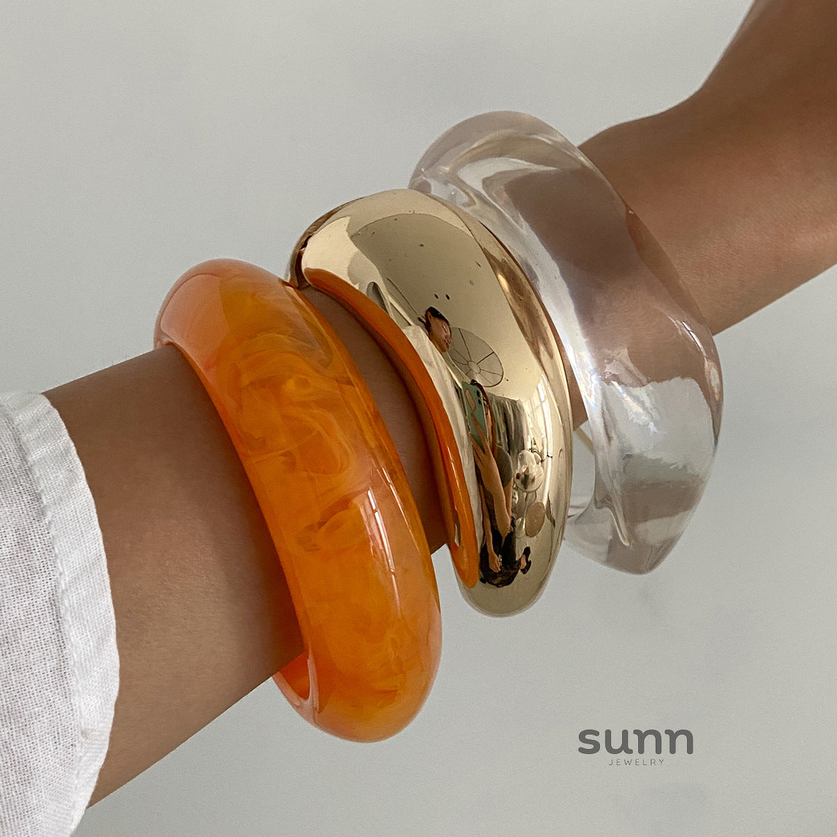 Ziva Sculpted Resin Bangle [Q68FZEEA]