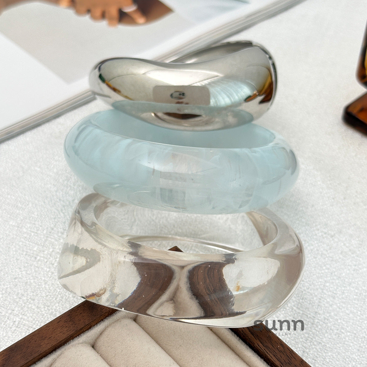 Ziva Sculpted Resin Bangle [IPNISI5Q]
